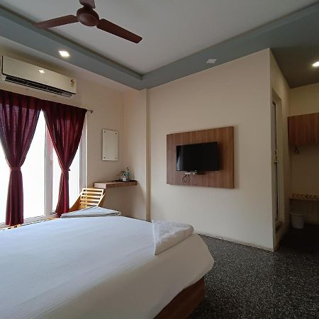 Hotel Blue Stone Pondicherry Exterior foto