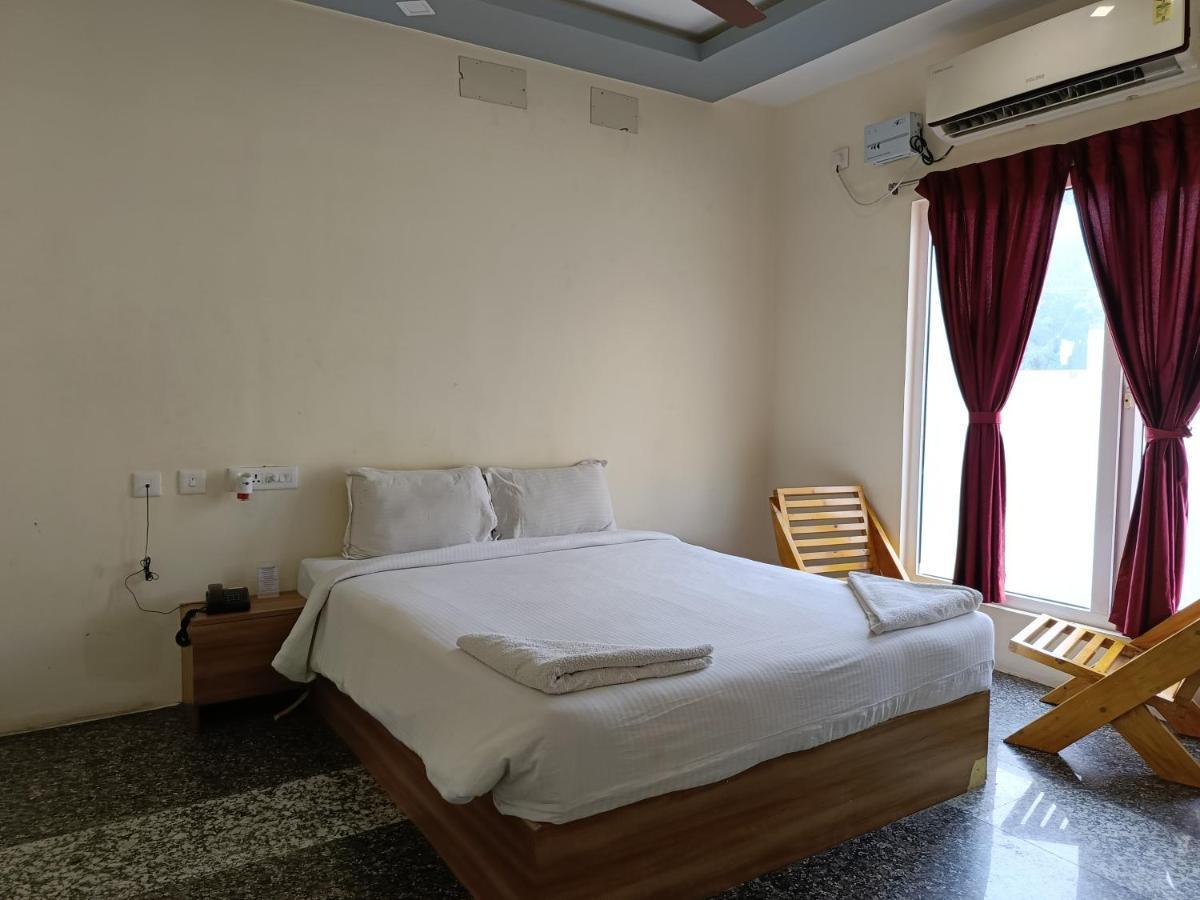 Hotel Blue Stone Pondicherry Exterior foto