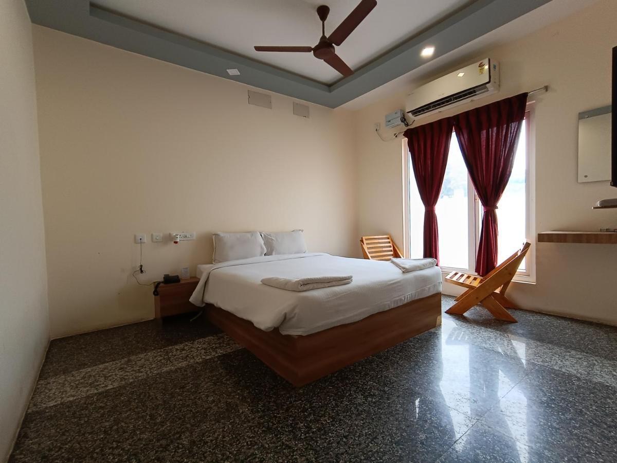 Hotel Blue Stone Pondicherry Exterior foto